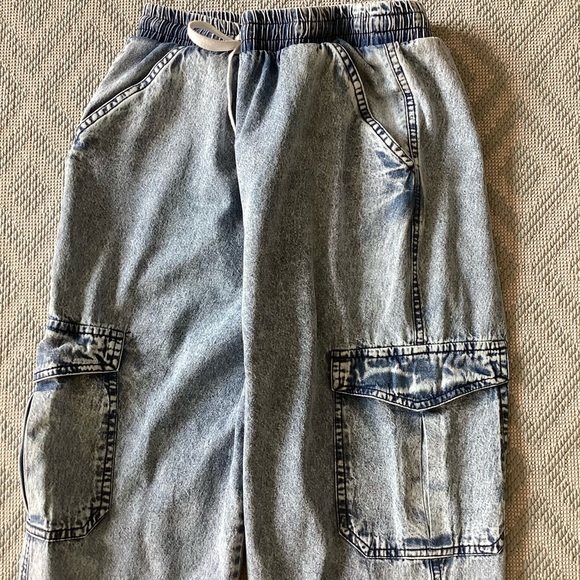 C’EST TOI Light Wash Cargo Denim Joggers Size Large - Picture 6 of 14